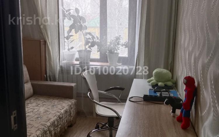 2-бөлмелі пәтер · 49 м² · 3/5 қабат, мкр 4 — 41 лицея, бағасы: 17.5 млн ₸ в Уральске — фото 2