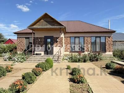 Отдельный дом · 4 комнаты · 120 м² · 10 сот., мкр Жулдыз за 60 млн ₸ в Уральске