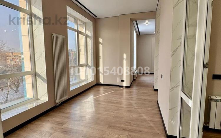 4-комнатная квартира · 135 м² · 4 этаж, мкр Михайловка , Аманжолова 100 за 105 млн ₸ в Караганде, Казыбек би р-н — фото 2