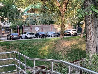 Отдельный дом · 10 комнат · 500 м² · 6 сот., мкр Коктобе, Ул.ТАТТИМБЕТА 344 — Пр.ДОСТЫК Уг.ОСПАНОВА за 3 млн ₸ в Алматы, Медеуский р-н