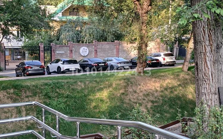 Жеке үй · 10 бөлме · 500 м² · 6 жүзд., Көктөбе ш/а., Ул.ТАТТИМБЕТА 344 — Пр.ДОСТЫК Уг.ОСПАНОВА, бағасы: 3 млн ₸ в Алматы, Медеуский р-н — фото 2