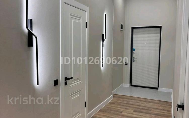 2-комнатная квартира · 67 м² · 2/15 этаж, 17-й мкр 87/4 за 25.5 млн ₸ в Актау — фото 2