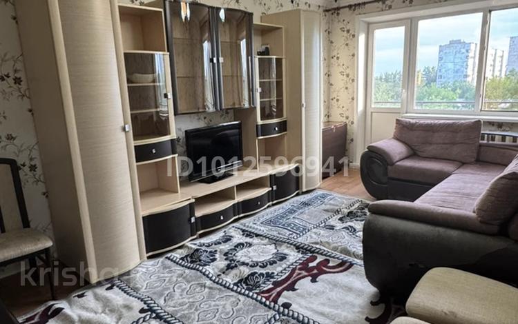 3-бөлмелі пәтер · 63 м² · 5/5 қабат, Республики, бағасы: 200 000 ₸ в Караганде — фото 2