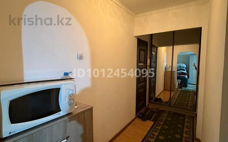 1-комнатная квартира · 42 м² · 2/5 этаж, мкр Коктем-3 10 за 300 000 ₸ в Алматы, Бостандыкский р-н — фото 2
