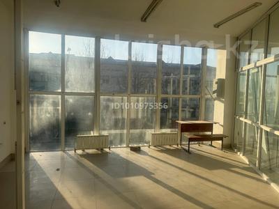Еркін, кеңселер, дүкендер мен бутиктер, қоймалар, қоғамдық тамақтану орны, сұлулық салондары, медорталықтар мен дәріханалар, білім орталықтары, ойын-сауық, конференц-залдар, кабинеттер және жұмыс орындары, студиялар · 28 м², бағасы: 160 000 ₸ в 