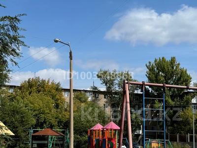 2-комнатная квартира · 48 м² · 1/5 этаж, 7 микрорайон 3 — Супермаркет Корзина за 8 млн 〒 в Темиртау