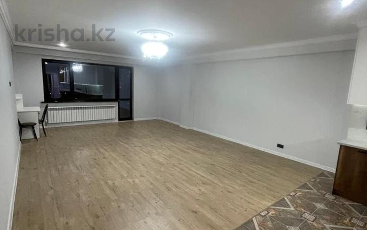 3-комнатная квартира · 90 м² · 18/22 этаж, Варламова за 64 млн ₸ в Алматы, Алмалинский р-н — фото 2