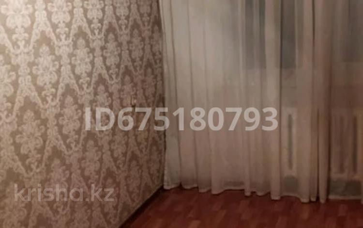 4-комнатная квартира, 68 м², 5/5 этаж, Муканова — Университетская за 19 млн 〒 в Караганде, Казыбек би р-н — фото 2