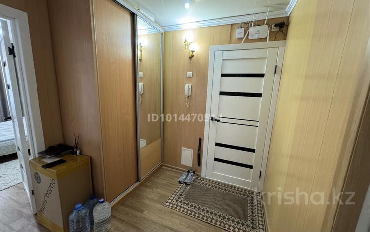 3-комнатная квартира · 64.9 м² · 3/5 этаж, мкр Юго-Восток, Гапеева 11 — Супермаркет Самади за 23.5 млн ₸ в Караганде, Казыбек би р-н — фото 2