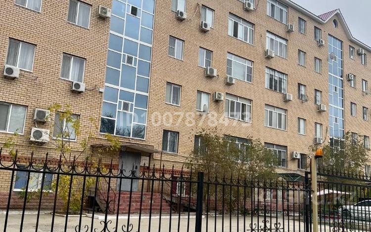 2-комнатная квартира · 73 м² · 4/5 этаж, мкр Центральный, Гурьевская 6 Б за 28 млн 〒 в Атырау — фото 2