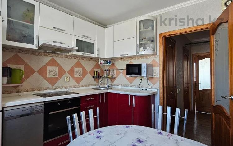 3-бөлмелі пәтер · 64 м² · 10/10 қабат, мкр Юго-Восток, Муканова 80, бағасы: 25 млн ₸ в Караганде, Казыбек би р-н — фото 16