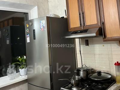 3-комнатная квартира · 62 м² · 3/5 этаж, Майкудук, 18й микрорайон 14 — Находится возле супермаркета Феллида за 18.5 млн 〒 в Караганде, Алихана Бокейханова р-н