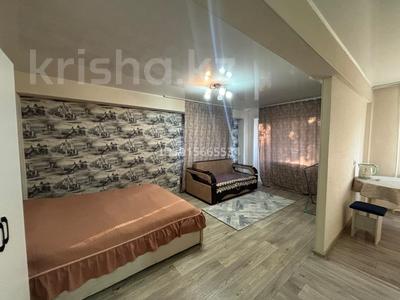 1-бөлмелі пәтер · 33 м² · 2/5 қабат, Бурова 45 — Бурова-Кабанбай батыра, бағасы: 11 000 ₸ в Усть-Каменогорске, Ульбинский