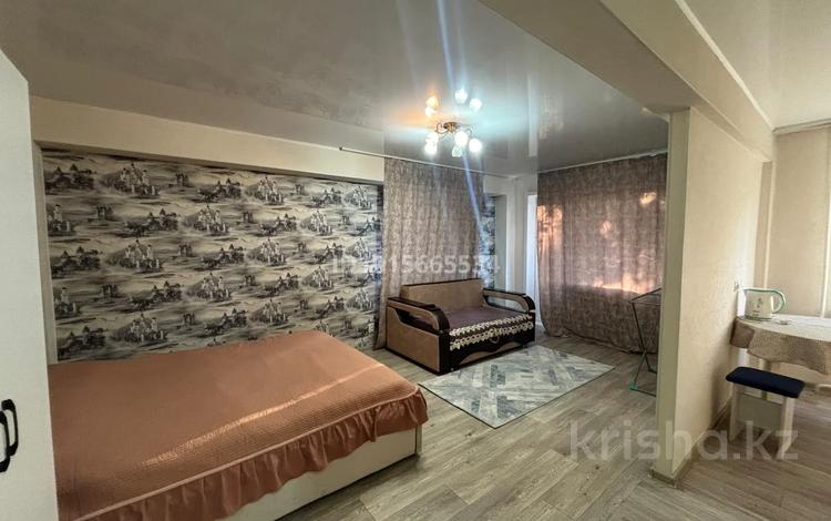 1-бөлмелі пәтер · 33 м² · 2/5 қабат, Бурова 45 — Бурова-Кабанбай батыра, бағасы: 11 000 ₸ в Усть-Каменогорске, Ульбинский — фото 2