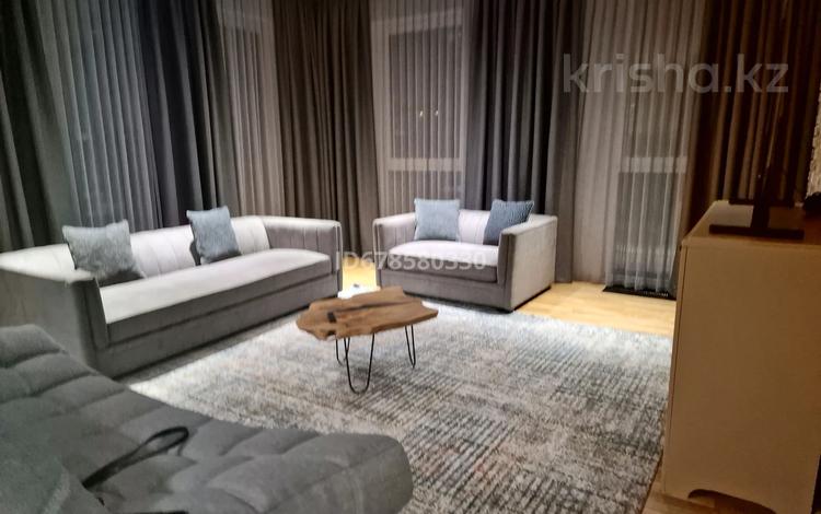 3-комнатная квартира · 130 м² · 3/3 этаж, Аль- Фараби 116 за 80 000 ₸ в Алматы, Бостандыкский р-н — фото 2