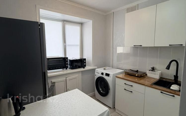 3-комнатная квартира · 58 м² · 4/5 этаж, Набережная Славского 26 А за 300 000 ₸ в Усть-Каменогорске — фото 2