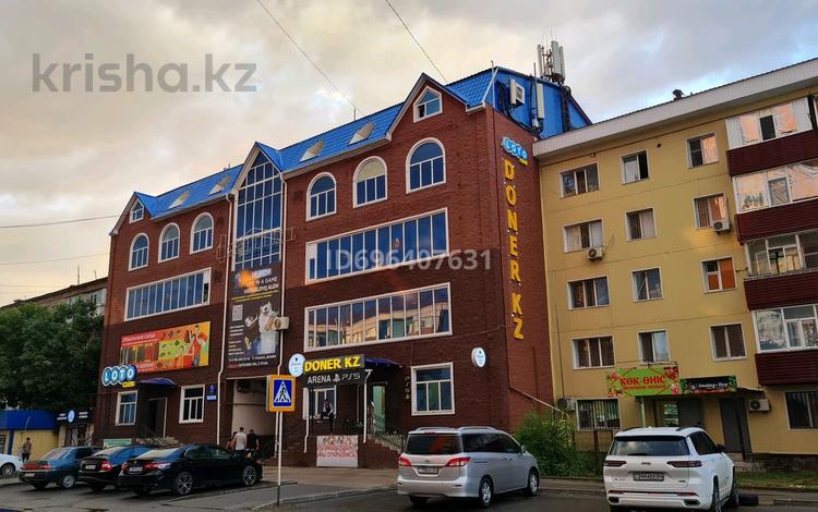 Свободное назначение, офисы, магазины и бутики, салоны красоты, фитнес и спорт, образование, развлечения, конференц-залы, кабинеты и рабочие места, студии · 500 м² за 855 000 〒 в Актобе — фото 2