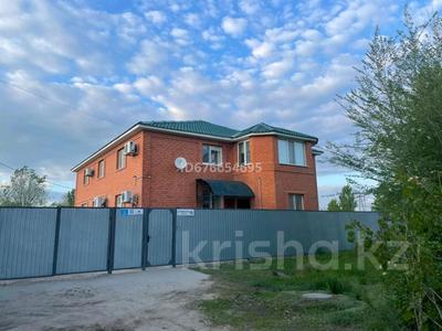 Продажа домов и дачи в Актюбинской обл.: Отдельный дом · 7 комнат · 350 м² · 10 сот., Кирпичная 1 Б за 69 млн 〒 Отдельный дом · 7 комнат · 350 м² · 10 сот., Кирпичная 1 Б за 69 млн 〒 в Актобе, жилой массив Кирпичный