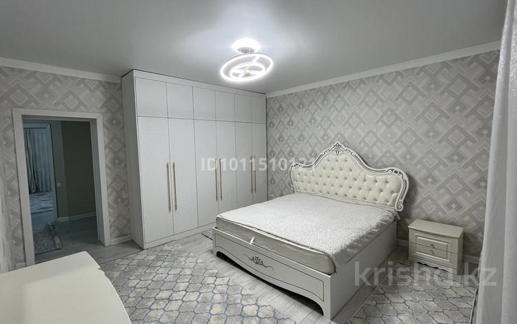 2-бөлмелі пәтер · 85 м² · 4/5 қабат, Алтын орда ш/а. 48в корпус 2 — Мустафа Шокай, бағасы: 250 000 ₸ в Актобе, мкр. Алтын орда — фото 2