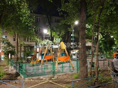 3-бөлмелі пәтер · 60 м² · 2/4 қабат, Жарокова 140 — Сатпаева, бағасы: 50 млн ₸ в Алматы, Бостандыкский р-н