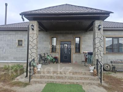 Отдельный дом · 7 комнат · 225 м² · 10 сот., жилой массив Кызылжар 9 — Возле 406 продуктовый магазин за 37 млн 〒 в Актобе