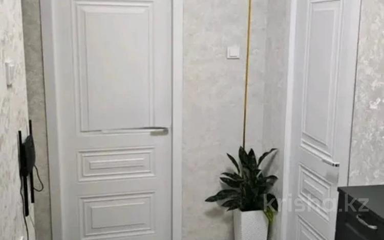1-комнатная квартира · 42 м² · 2/5 этаж, мкр Аксай-4 за 29.5 млн ₸ в Алматы, Ауэзовский р-н — фото 2