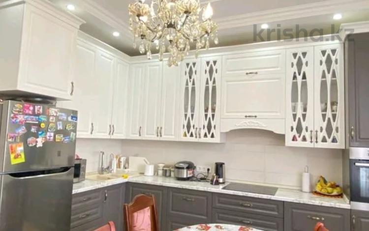 5-бөлмелі пәтер · 200 м² · 9 қабат, Мангилик ел 22, бағасы: 86 млн ₸ в Астане, Есильский р-н — фото 2