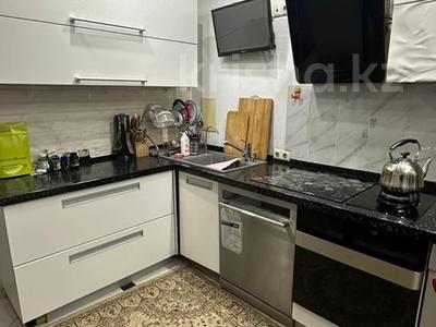 Аренда квартир в Алматы: 3-комнатная квартира · 72 м² · 7/9 этаж · помесячно, мкр Тастак-3, Толеби 214 — Розыбакиева за 330 000 〒 3-комнатная квартира · 72 м² · 7/9 этаж · помесячно, мкр Тастак-3, Толеби 214 — Розыбакиева за 330 000 〒 в Алматы, Алмалинский р-н