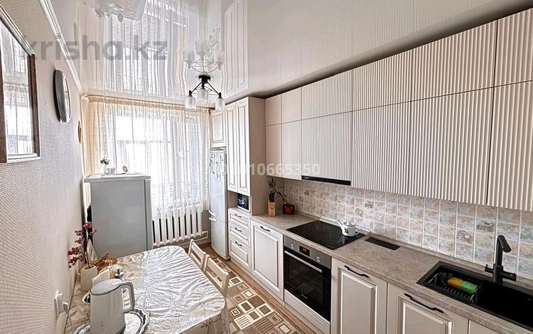 3-комнатная квартира · 64.1 м² · 10/10 этаж, Докучаева 45 за 23.7 млн ₸ в Семее — фото 2