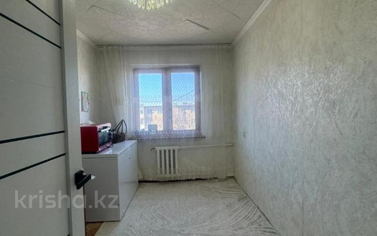 3-комнатная квартира · 60 м² · 5/5 этаж, проспект Абылкайырхана за 13.5 млн 〒 в Актобе — фото 2