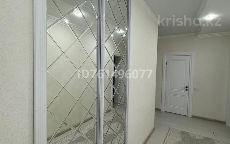 3-комнатная квартира · 92 м² · 3/5 этаж, мкр Юго-Восток, Муканова 49/10 за 41 млн 〒 в Караганде, Казыбек би р-н — фото 2