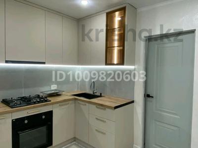 2-комнатная квартира · 56 м² · 2/5 этаж, мкр 8 45 — Алия рынок за 19.5 млн 〒 в Актобе