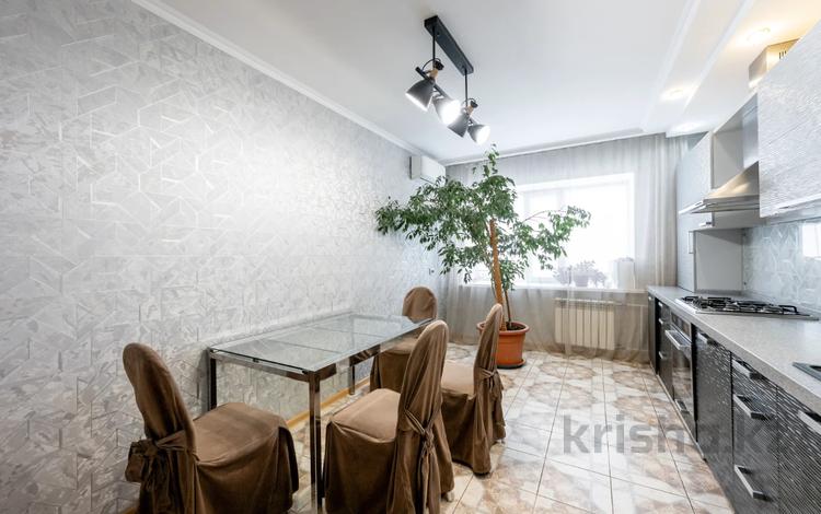 3-комнатная квартира · 116.7 м², Есенберлина 38 за 42.6 млн ₸ в Астане — фото 16