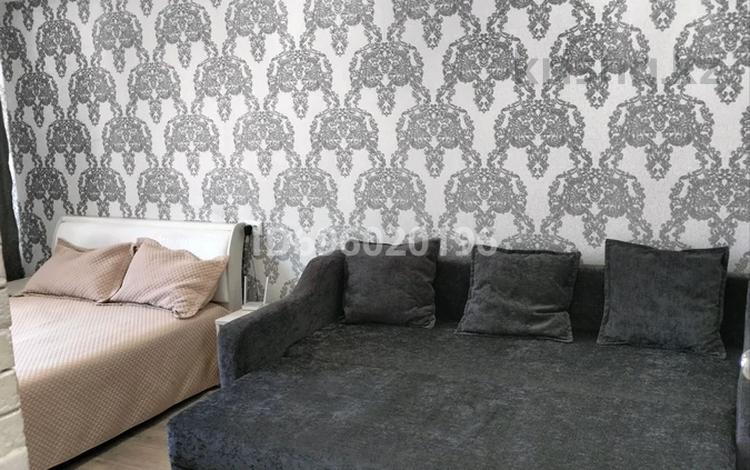 1-бөлмелі пәтер · 32 м² · 3/5 қабат, Калмыкова 3 — Стадион Металлургов, бағасы: 10 000 ₸ в Балхаше — фото 2