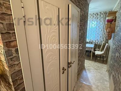 1-бөлмелі пәтер · 30 м² · 3/5 қабат, Абулхаир Хана 22 — Угол Абулхаир хана и Шамши Калдаякова, между остановками Электрон и Спутник, бағасы: 11 млн 〒 в Актобе