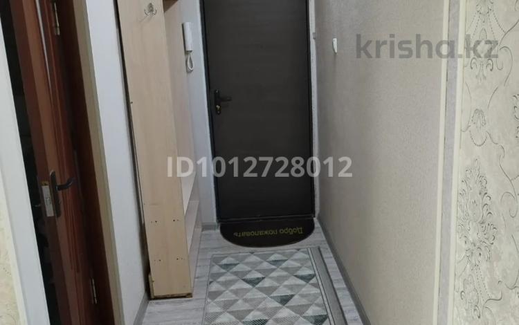 2-бөлмелі пәтер · 56 м² · 4/5 қабат, мкр Самал 23 — Возле Народного банка, бағасы: 100 000 ₸ в Таразе — фото 2