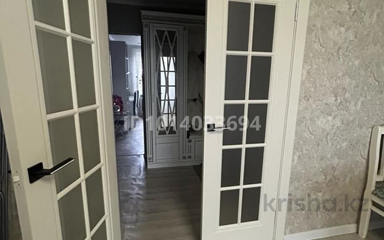 4-комнатная квартира · 78 м² · 5/5 этаж, Мухита за 32 млн ₸ в Уральске, мкр Школьник — фото 2