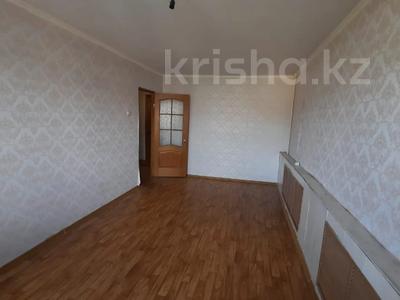 3-комнатная квартира · 64 м² · 2/5 этаж · помесячно, Алмазова 102 за 120 000 〒 в Уральске