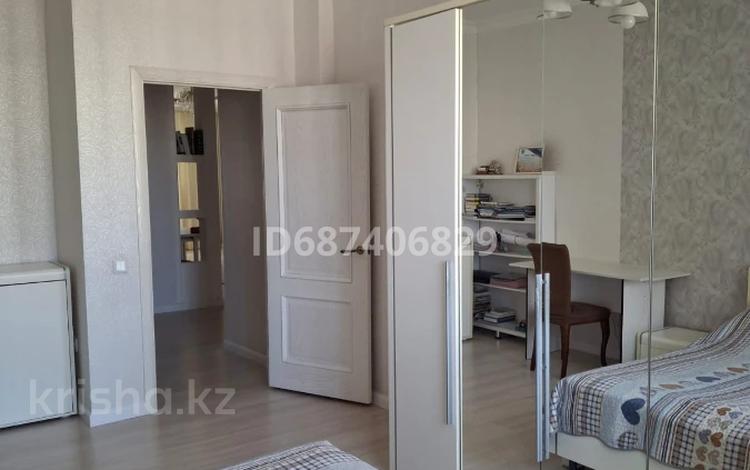 3-комнатная квартира · 96 м² · 10/15 этаж, Туркестан 10 — Керей-Жанибек Хандар за 400 000 ₸ в Астане, Есильский р-н — фото 14