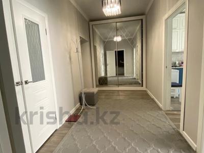 2-комнатная квартира, 74 м², 2/10 этаж, мкр. Алтын орда, проспект Алии Молдагуловой за 37 млн 〒 в Актобе, мкр. Алтын орда