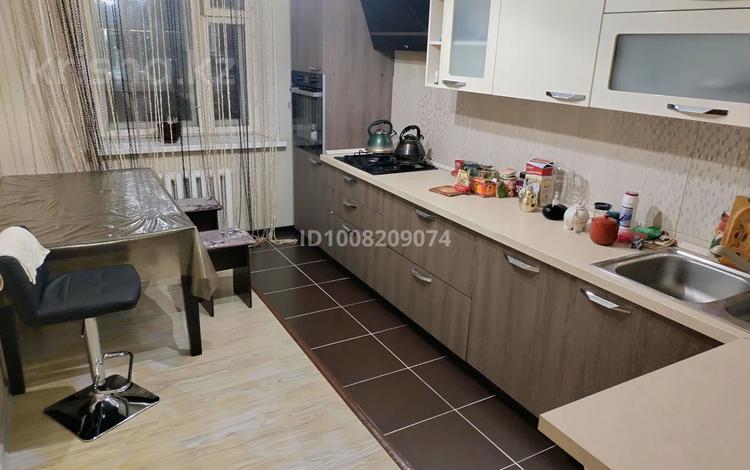 2-комнатная квартира · 60 м² · 9/10 этаж, мкр Строитель, Жамбыла 40 за 135 000 〒 в Уральске — фото 13