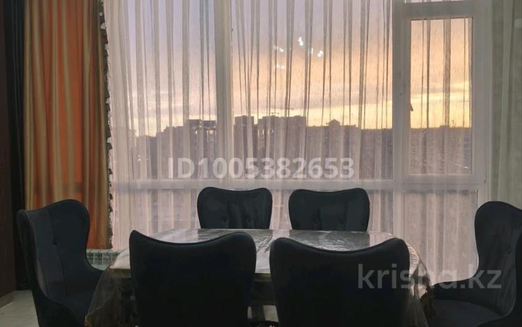 2-комнатная квартира · 86 м² · 9/9 этаж, Сатпаева — Магазин Рубин, кафе Шарбак, Порт Гурьев, Волна, Кофе Рейвер, Морокко, Гаджи. за 35.7 млн ₸ в Атырау, мкр Авангард-4 — фото 9