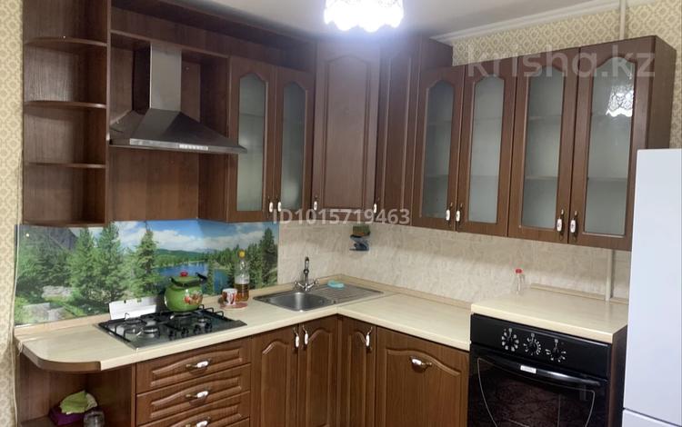 2-комнатная квартира · 51 м² · 4/5 этаж, мкр Аксай-4 33 за 250 000 ₸ в Алматы, Ауэзовский р-н — фото 2