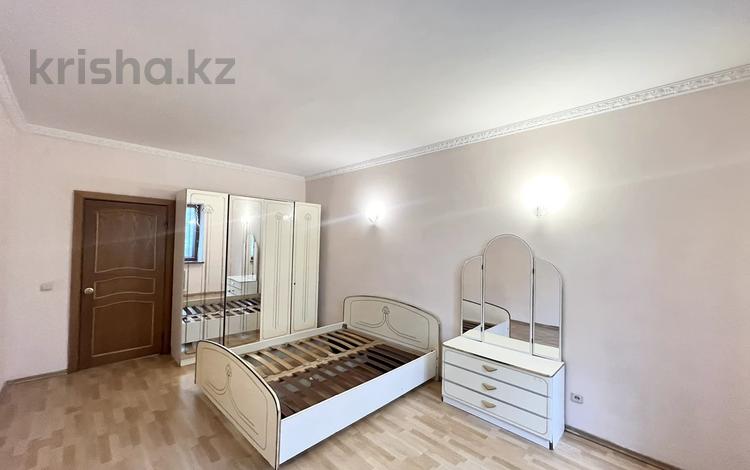 2-комнатная квартира, 92.1 м², 1/5 этаж, Сейфуллина 7