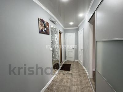 4-комнатная квартира · 63 м² · 3/5 этаж, Абая 62 — Кұрмаңғазы за 24 млн ₸ в Уральске, мкр Школьник