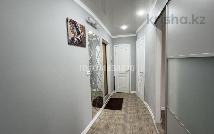 4-комнатная квартира · 63 м² · 3/5 этаж, Абая 62 — Кұрмаңғазы за 24 млн ₸ в Уральске, мкр Школьник — фото 2