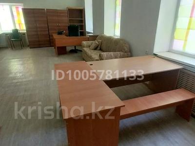 1 комната · 80 м² · 2/2 этаж, улица Казантаева 24 — Возле дома номер 6 за 150 000 〒 в 