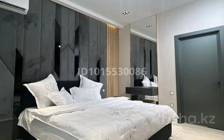 3-комнатная квартира · 90 м² · 3/12 этаж, Мухамедханова 4Б — Хан шатыр за 38 000 ₸ в Астане, Нура р-н — фото 2