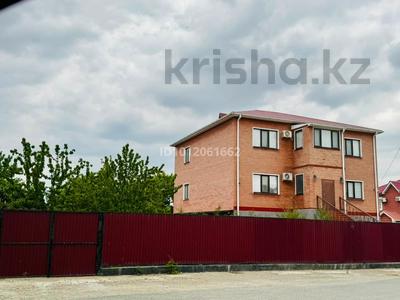 Отдельный дом · 9 комнат · 390 м² · 12 сот., мкр Толкын, М.Халелова 165Б — Поворот на ул Красноводская напротив школы №6 ост Сельстрой. за 75 млн ₸ в Атырау