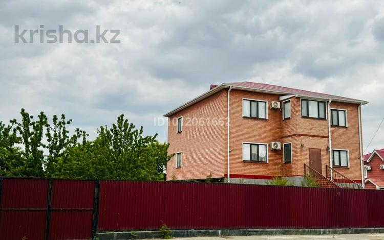 Отдельный дом · 9 комнат · 390 м² · 12 сот., мкр Толкын, М.Халелова 165Б — Поворот на ул Красноводская напротив школы №6 ост Сельстрой. за 75 млн ₸ в Атырау — фото 2